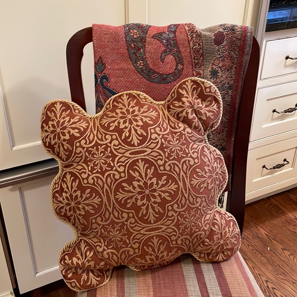 Damask Throw Pillow w Scalloped Edged